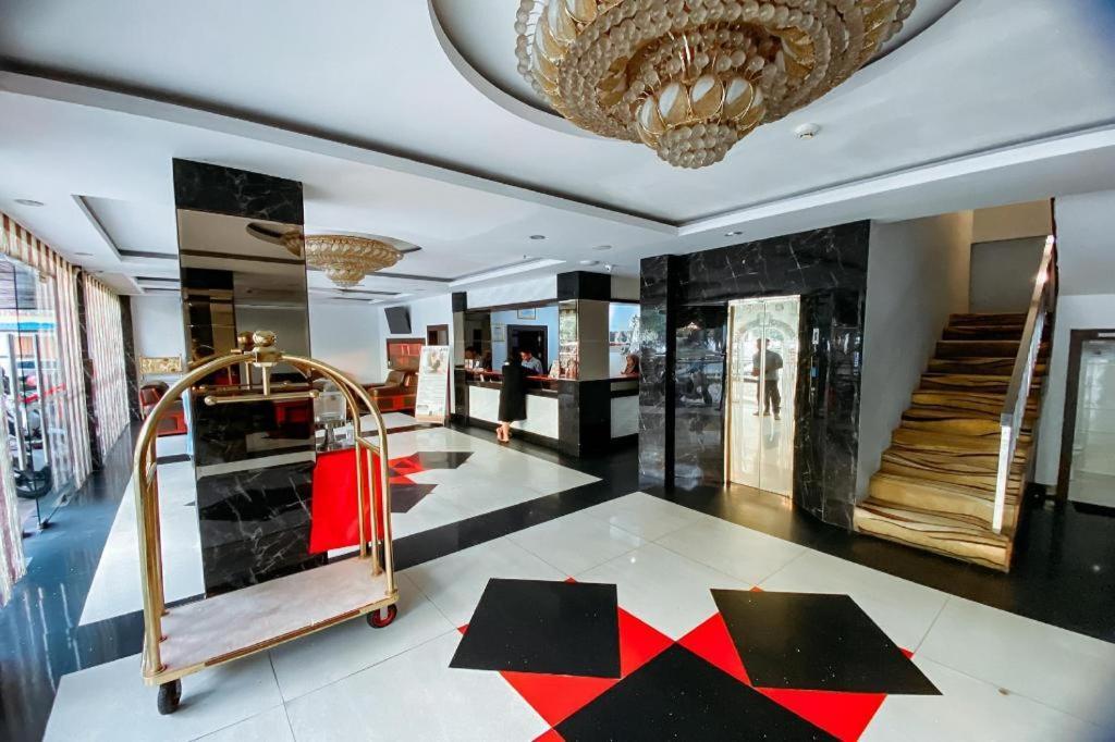 Lucky Star Hotel Нагоя Екстериор снимка